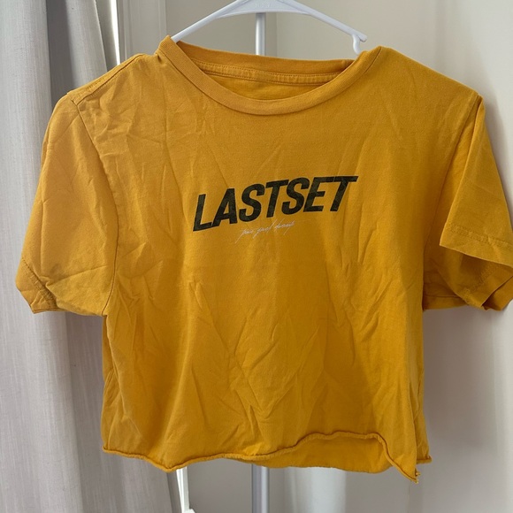 Bundle Of Two Cropped Gym Shirts - Picture 2 of 7